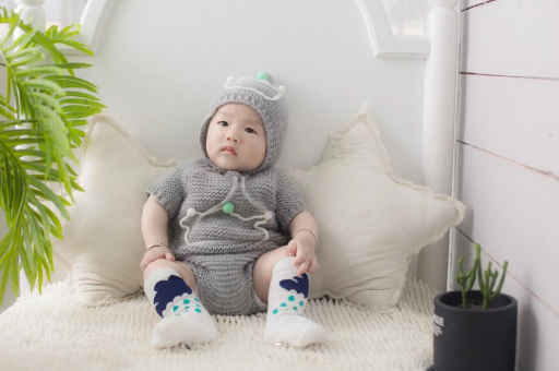 日照宝宝眼窝发青